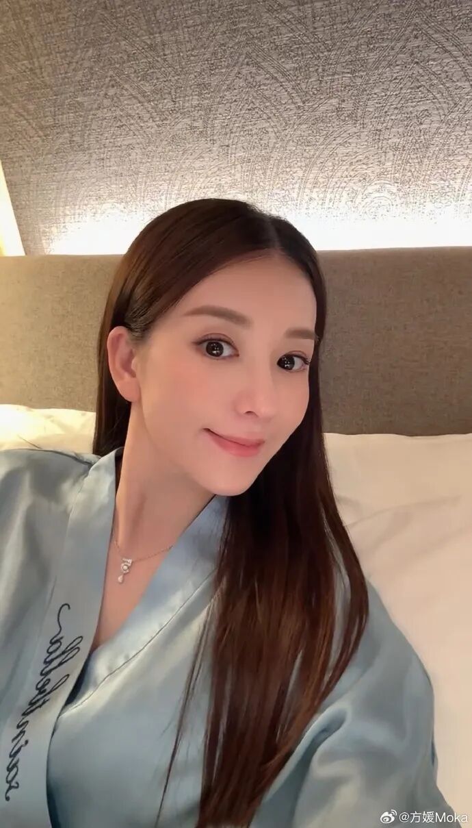 方媛晒照透露三胎顺产 产后体重92斤